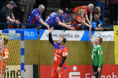Mannschaft des HBW Balingen-Weilstetten bei denFans, EHV Aue vs. HBW Balingen-Weilstetten, 18.04.2019, 2. Handball-Bundesliga, EHV Aue vs.HBW Balingen, Handball, 2. Bundesliga, 18.04.2019 Loessnitz Copyright: xEIBNER BertxHarzerx EP_BHR