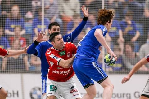 v. li. im Zweikampf Blazenko Lackovic (Hamburg 6) und Lukas Stutzke (Dormagen 39) beim Spiel TSV Bayer Dorrmagen vs. HSV Hamburg, Handball, 2. Bundesliga, 18.04.2019 TSV Bayer Dorrmagen vs. HSV Hamburg, Handball, 2. Bundesliga, 18.04.2019 Dormagen Copyright: xEIBNER MarioxHommesx EP_MHS