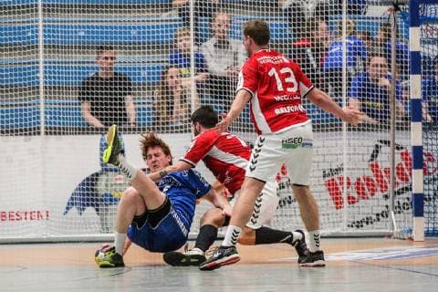 v.l. Lukas Stutzke (Dormagen 39) wird von Blazenko Lackovic (Hamburg 6) und Niklas Weller (Hamburg 13) geblockt beim Spiel TSV Bayer Dorrmagen vs. HSV Hamburg, Handball, 2. Bundesliga, 18.04.2019 TSV Bayer Dorrmagen vs. HSV Hamburg, Handball, 2. Bundesliga, 18.04.2019 Dormagen Copyright: xEIBNER MarioxHommesx EP_MHS