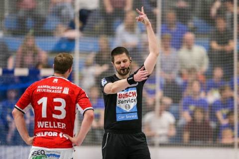 Niklas Weller (Hamburg 13) erhaelt eine 2-Minuten-Strafe beim Spiel TSV Bayer Dorrmagen vs. HSV Hamburg, Handball, 2. Bundesliga, 18.04.2019 TSV Bayer Dorrmagen vs. HSV Hamburg, Handball, 2. Bundesliga, 18.04.2019 Dormagen Copyright: xEIBNER MarioxHommesx EP_MHS