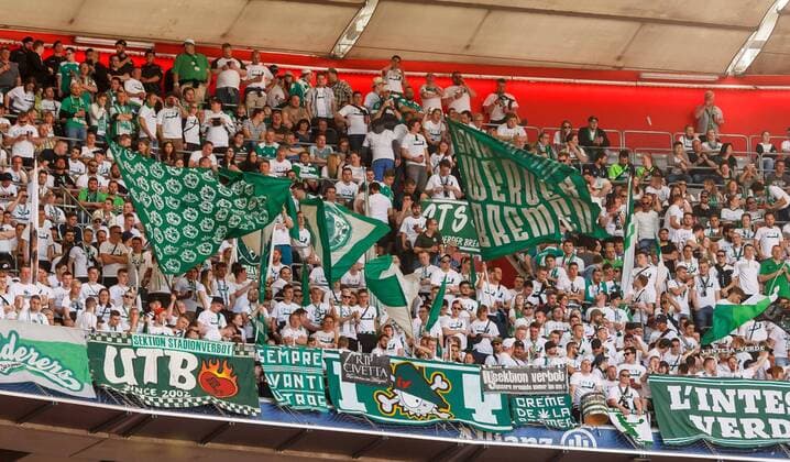 Muenchen, Deutschland, 20.04.2019, 1. Bundesliga 30. Spieltag, FC Bayern Muenchen - SV Werder Bremen, Fans Bremen ( DeFodi048 *** Munich Germany 20 04 2019 1 Bundesliga 30 Matchday FC Bayern Munich SV Werder Bremen Fans Bremen DeFodi048