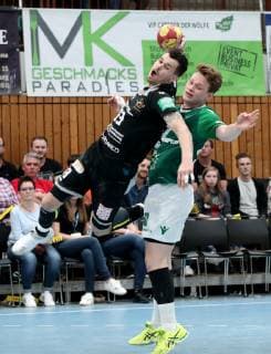Deutschland, Würzburg, s.Oliver Arena, 20.04.2019, Handball, 2. Bundesliga, DJK Rimpar Wölfe - HC Elbflorenz Dresden Bild: v. l. Roman Becvar (HC Elbflorenz Dresden, 33) und Lukas Siegler (DJK Rimpar Wölfe, 20) Copyright: HMBxMedia xHeikoxBecker