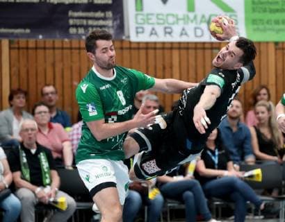 Deutschland, Würzburg, s.Oliver Arena, 20.04.2019, Handball, 2. Bundesliga, DJK Rimpar Wölfe - HC Elbflorenz Dresden Bild: v. l. Dominik Schömig (DJK Rimpar Wölfe, 8) und Roman Becvar (HC Elbflorenz Dresden, 33) Copyright: HMBxMedia xHeikoxBecker