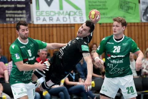 Deutschland, Würzburg, s.Oliver Arena, 20.04.2019, Handball, 2. Bundesliga, DJK Rimpar Wölfe - HC Elbflorenz Dresden Bild: v. l. Dominik Schömig (DJK Rimpar Wölfe, 8), Roman Becvar (HC Elbflorenz Dresden, 33) und Lukas Siegler (DJK Rimpar Wölfe, 20) Copyright: HMBxMedia xHeikoxBecker