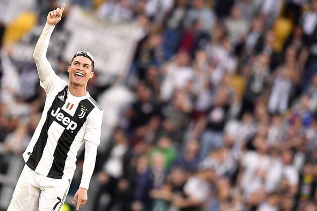 Sport Themen der Woche KW16 Sport Bilder des Tages Fußball, Juventus Turin vorzeitig italienischer Meister Photo LaPresse - Fabio Ferrari April 20, 2019 Turin, Italy soccer Juventus Fc vs Fiorentina - Italian Football Championship League A TIM 2018 2019 - Allianz Stadium. In the pic:Cristiano Ronaldo (Juventus F.C.);  Copyright: xFabioxFerrari LaPressex