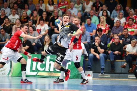 Torwurf von Justin Mueller (Essen) TV Huettenberg vs TuSEM Essen, Handball, 2. Bundesliga, 20.04.2019 TV Huettenberg vs TuSEM Essen, Handball, 2. Bundesliga, 20.04.2019 Huettenberg Copyright: xEIBNER RenexWeissx EP_RWS