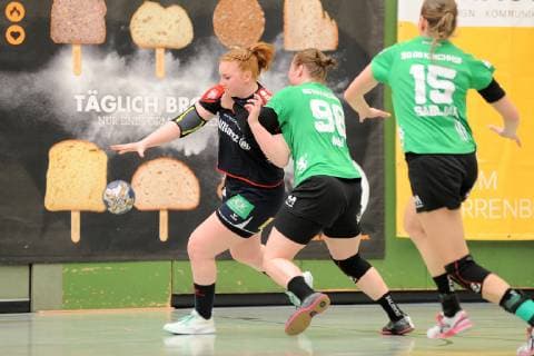 Kerstin Foth (SG H2Ku Herrenberg Kuties 11) gegen Kim Mai (SG 09 Kirchhof 96) SG H2Ku Herrenberg, Handball, Ligaspiel, 20.04.2019, Foto:TBaur Eibner SG H2Ku Herrenberg Kuties vs. SG 09 Kirchhof Herrenberg Copyright: xEIBNER TobiasxBaurx EP_TBR