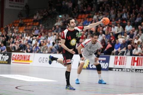 Peter Strosack (TuS N-Luebbecke 14) fuehrt einen Siebenmeter aus, TuS N-Luebbecke vs TuS Ferndorf, Handball, 2. Bundesliga, 20.04.2019, TuS N-Luebbecke vs TuS Ferndorf, Handball, 2. Bundesliga, 20.04.2019 Luebbecke Copyright: xEIBNER JanxStrohdiekx EP_JSK