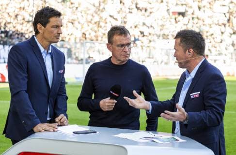 Cheftrainer Ralf Rangnick (RBL) mi. im Interview mit Sky Reporter Sebastian Hellmann li. und Sky Experte Lothar Matthaeus, Fussball, Bundesliga, 2018 2019, Stadion Borussia Park, Borussia Moenchengladbach vs RB Leipzig 1-2 Fussball, Bundesliga, 2018 2019, Borussia Moenchengladbach vs RB Leipzig 1-2, Stadion Borussia-Park, Cheftrainer Ralf Rangnick (RBL) mi. im Interview mit Sky Reporter Sebastian Hellmann li. und Sky Experte Lothar Matthaeus, DFL REGULATIONS PROHIBIT ANY USE OF PHOTOGRAPHS AS IMAGE SEQUENCES AND OR QUASI-VIDEO, sports, football, Bundesliga, 2018 2019, Borussia Moenchengladbach vs RB Leipzig 1-2, Stadium Borussia Park, head coach Ralf Rangnick (RBL) mi. interviewed by Sky reporter Sebastian Hellmann le. and Sky expert Lothar Matthaeus, DFL REGULATIONS PROHIBIT ANY USE OF PHOTOGRAPHS AS IMAGE SEQUENCES AND OR QUASI-VIDEO