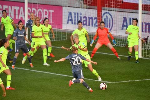 Torchance Leonie MAIER (FCB), Aktion,Strafraumszene. FC Bayern Muenchen - FC Barcelona Barca 0-1, Fussball Champions League der Frauen ,Halbfinale am 21.04.2019. FC BAYERN CAMPUS. DFL REGULATIONS PROHIBIT ANY USE OF PHOTOGRAPHS AS IMAGE SEQUENCES AND OR QUASI-VIDEO.