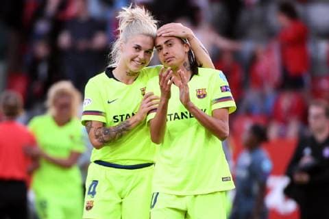 v.li.: Maria Leon (Barcelona, 4) Andressa Alves (Barcelona, 10) nach Spielende Freude, freundlich, fröhlich, strahlend, optimistisch, Fussball, UEFA Women s Champions League, FC Bayern München - FC Barcelona Barca