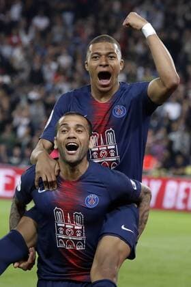 Sport Themen der Woche KW16 Sport Bilder des Tages (190422) -- PARIS, April 22, 2019 (Xinhua) -- Paris St Germain s Kylian Mbappe (top) and Dani Alves celebrate after the Ligue 1 match between Paris Saint Germain and AS Monaco in Paris, France, on April 21, 2019. PSG beat AS Monaco 3-1 claiming the title of champion of 2018-2109 Ligue 1 . (Xinhua Jack Chan) (SP)FRANCE-PARIS-FOOTBALL-LIGUE 1-PSG VS MONACO 