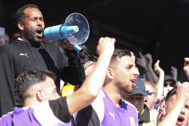 Fußball 3. Liga 34. Spieltag VfL Osnabrück -VfR Aalen am 20.04.2019 an der Bremer Brücke in Osnabrück Trainer Daniel Thioune (Osnabrueck) mit dem Megafon