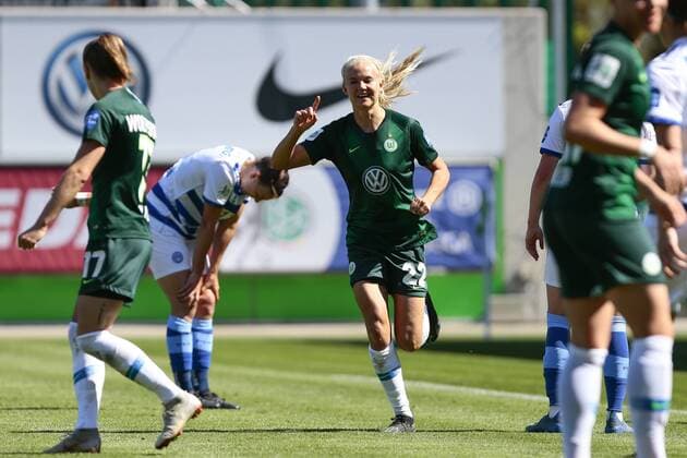22.04.2019, xtgx, Fussball, Allianz Frauen Bundesliga, VfL Wolfsburg - MSV Duisburg emspor, v.l. Pernille Harder (VfL Wolfsburg, 22) Jubel, Torjubel, jubelt über das Tor, celebrate the goal, celebration (DFL DFB REGULATIONS PROHIBIT ANY USE OF PHOTOGRAPHS as IMAGE SEQUENCES and or QUASI-VIDEO) AOK Stadion *** 22 04 2019 xtgx Football Alliance Womens Bundesliga VfL Wolfsburg MSV Duisburg emspor v l Pernille Harder VfL Wolfsburg 22 Jubilation Goal celebration celebration DFL DFB REGULATIONS PROHIBIT ANY USE OF PHOTOGRAPHS as IMAGE SEQUENCES and or QUASI VIDEO AOK Stadium