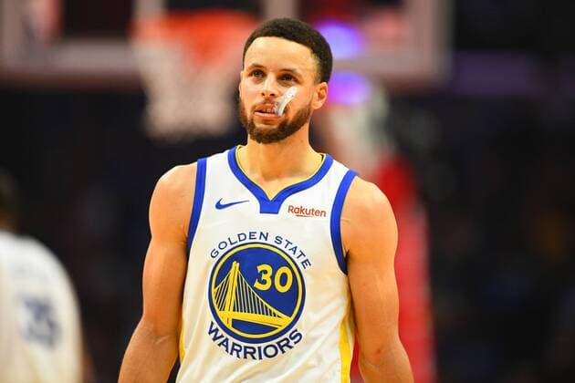 LOS ANGELES, CA - APRIL 21: Golden State Warriors Guard Stephen Curry (30) looks on during game four of the first round of the 2019 NBA Basketball Herren USA Playoffs between the Golden State Warriors and the Los Angeles Clippers on April 21, 2019 at Staples Center in Los Angeles, CA. (Photo by Brian Rothmuller Icon Sportswire) NBA: APR 21 NBA Playoffs First Round - Warriors at Clippers - Game Four Icon190421057