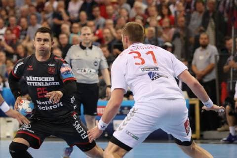 SG Flensburg-Handewitt vs Telekom Veszprem HC, Handball, EHF Champions League Viertelfinale, 24.04.19 Rasmus Lauge Schmidt (SG Flensburg-Handewitt, 25) gegen Blaz Blagotinsek (Telekom Veszprem HC, 31)