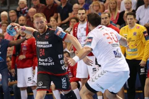 SG Flensburg-Handewitt vs Telekom Veszprem HC, Handball, EHF Champions League Viertelfinale, 24.04.19 Jim Gottfridsson (SG Flensburg-Handewitt, 24) gegen Mirsad Terzic (Telekom Veszprem HC, 30)