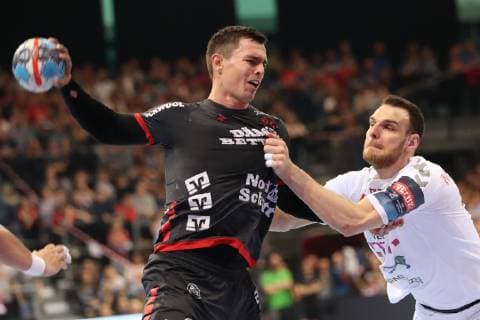 Sport Bilder des Tages SG Flensburg-Handewitt vs Telekom Veszprem HC, Handball, EHF Champions League Viertelfinale, 24.04.19 Rasmus Lauge Schmidt (SG Flensburg-Handewitt, 25) gegen Borut Mackovsek (Telekom Veszprem HC, 51)