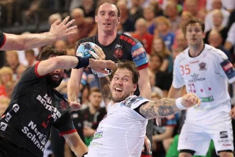 SG Flensburg-Handewitt vs Telekom Veszprem HC, Handball, EHF Champions League Viertelfinale, 24.04.19 Andreas Nilsson (Telekom Veszprem HC, 18) gegen Tobias Karlsson (SG Flensburg-Handewitt, 03)