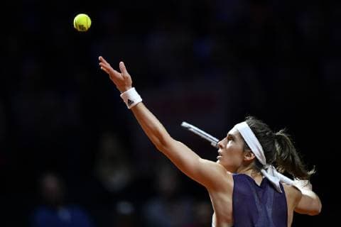 Aktion Andrea PETKOVIC (GER) Aufschlag Tennis Damen Porsche-Cup Porsche Tennis Grand Prix GP Stuttgart 2019 Porsche-Arena 25.04.2019 Porsche Tennis Grand Prix Stuttgart 2018