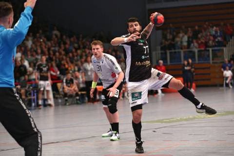 Handball 2. Handball Bundesliga 2018 2019 - Handball Sportverein Hamburg vs. TV Emsdetten Kevin Herbst (Hamburg) wirft einen Siebenmeter Sporthalle Alsterdorf Hamburg