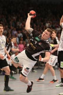 Handball 2.Handball Bundesliga 2018 2019 - Handball Sportverein Hamburg vs. TV Emsdetten Dominik Vogt (Handball Sportverein Hamburg),erfolgreicher Torwurf, Sporthalle Hamburg Hamburg