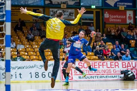 Thomas Pavlicek 2 (Dessau-Rosslauer HV 06), Bjoern Buhrmester 12 (HSG Nordhorn Lingen) waehrend der Begegnung in der Handball 2. Bundesliga (Herren) - Saison 2018-2019 zwischen Dessau-Rosslauer HV 06 und HSG Nordhorn-Lingen in der Anhalt Arena am 26. April 2019 in Dessau-Rosslau, Sachsen Anhalt, Deutschland