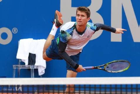 Yannick Maden (DEU) beim Aufschlag Tennis BMW Open 2019 27.04.2019