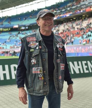 Sport Themen der Woche KW17 Sport Bilder des Tages 27.04.2019, xblx, Fussball 1.Bundesliga, RB Leipzig - SC Freiburg emspor, v.l. Trainer Ralf Rangnick (RB Leipzig), feiert feiern den Sieg mit den Fans (DFL DFB REGULATIONS PROHIBIT ANY USE OF PHOTOGRAPHS as IMAGE SEQUENCES and or QUASI-VIDEO) Leipzig *** 27 04 2019 xblx Football 1 Bundesliga RB Leipzig SC Freiburg emspor v l Coach Ralf Rangnick RB Leipzig celebrates victory with fans DFL DFB REGULATIONS PROHIBIT ANY USE OF PHOTOGRAPHS as IMAGE SEQUENCES and or QUASI VIDEO Leipzig