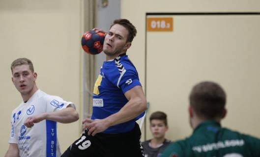 Deutschland - Kelkheim - Münster - 27.04.2019 Handball - Hessen - Oberliga - Herren Saison 2018 2019 TSG Münster (blau) - TV Büttelborn (ws) v.l. Felix Ikenmeyer (Münster) TSG Münster - TV Büttelborn