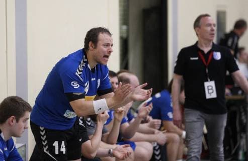 Deutschland - Kelkheim - Münster - 27.04.2019 Handball - Hessen - Oberliga - Herren Saison 2018 2019 TSG Münster (blau) - TV Büttelborn (ws) v.l. Sebastian Frieman (Münster) TSG Münster - TV Büttelborn