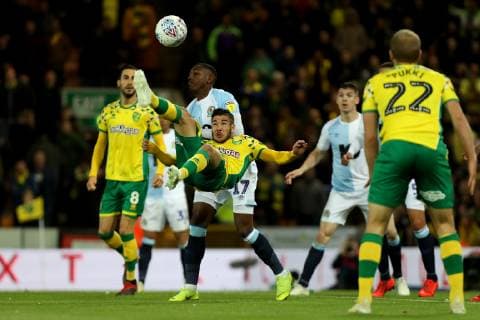 27th April 2019, Carrow Road, Norwich, England; EFL Championship football, Norwich City versus Blackburn Rovers; Emi Buend& xed;a of Norwich City attempts a overhead free kick  ActionPlus12128131 ShaunxBrooks