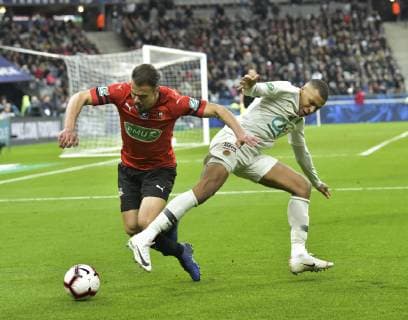 Faute de MBappe sur Damien Da Silva carton rouge FOOTBALL : Finale de la Coupe de France Rennesvs PSG 27 04 2019 MAO Panoramic 