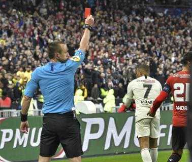 Sport Bilder des Tages Faute de MBappe sur Damien Da Silva carton rouge FOOTBALL : Finale de la Coupe de France Rennesvs PSG 27 04 2019 MAO Panoramic 
