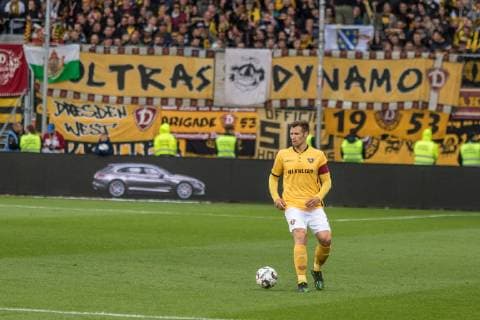 Dresdner Sören Gonther am Ball. 26.04.2019, Fussball, GER, 2. Bundesliga, 31. Spieltag, FC Ingolstadt 04 - SG Dynamo Dresden 1:0, Audi-Sportpark, FC Ingolstadt 04 vs. SG Dynamo Dresden