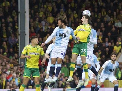 Norwich City v Blackburn Rovers Sky Bet Championship Kenny McLean of Norwich City wins the header from Bradley Dack of Blackburn Rovers during the Sky Bet Championship match at Carrow Road, Norwich Content Not Available For UK Newspapers Copyright: xAlanxStanfordx FIL-13173-0142