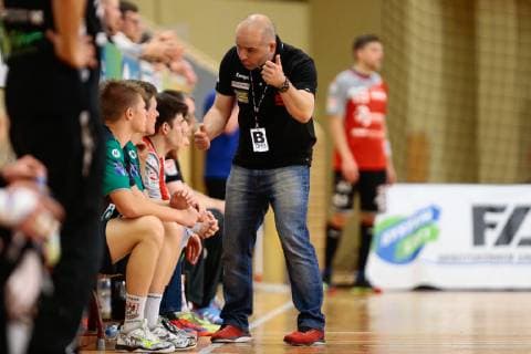 27.04.2019, xtgx, Handball 3. Liga Nord, SC Magdeburg YoungsterS - HSV Hannover emspor, v.l. Vanja Radic (Magdeburg Trainer) gibt Anweisungen, gestikuliert mit den Armen, gesticulate, gives instructions Magdeburg