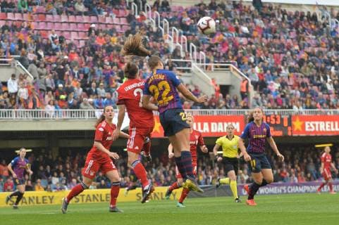 Gina Lewandowski (FC Bayern Muenchen) gegen Martens, Lieke FC Barcelona Barca Barcelona, Spanien, 28.04.2019, Fussball, Frauenfussball, FC Barcelona - FC Bayern München
