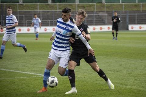1. FC Köln U19 - MSV Duisburg U19 Fussball A-Junioren Bundesliga 2018 2019 Franz- Kremer-Stadion Koeln Deutschland Datum: 28.04.2019 Links: Can Mikail Nazikkol (Duisburg) Rechts: Sebastian Mueller (1. FC Köln) *** 1 FC Köln U19 MSV Duisburg U19 Football A Juniors Bundesliga 2018 2019 Franz Kremer Stadium Cologne Germany Date 28 04 2019 Links Can Mikail Nazikkol Duisburg Right Sebastian Mueller 1 FC Köln
