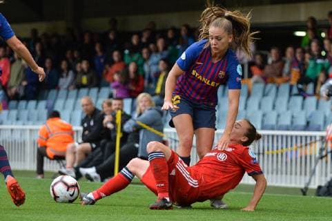 Gina Lewandowski (FC Bayern Muenchen) gegen Oshoala Asisat Lamina FC Barcelona Barca Barcelona, Spanien, 28.04.2019, Fussball, Frauenfussball, FC Barcelona - FC Bayern München