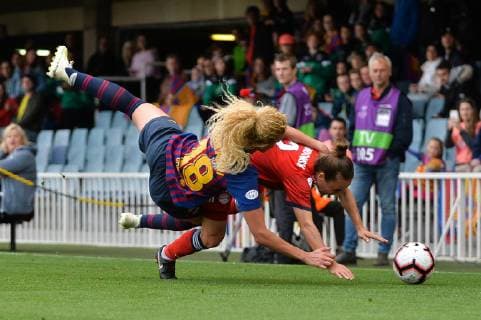 Gina Lewandowski (FC Bayern Muenchen) gegen Hamraoui, Kheira FC Barcelona Barca Barcelona, Spanien, 28.04.2019, Fussball, Frauenfussball, FC Barcelona - FC Bayern München