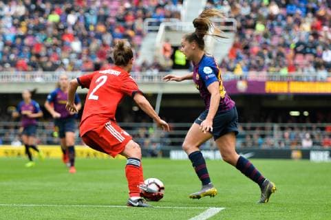 Gina Lewandowski (FC Bayern Muenchen) gegen Oshoala Asisat Lamina FC Barcelona Barca Barcelona, Spanien, 28.04.2019, Fussball, Frauenfussball, FC Barcelona - FC Bayern München