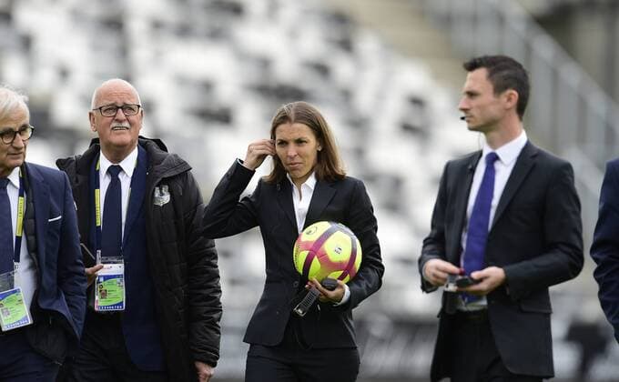 Stephanie Frappart - arbitre FOOTBALL : Amiens vs RC Strasbourg - Conforama Ligue1 - 28 04 2019 JBAutissier Panoramic 