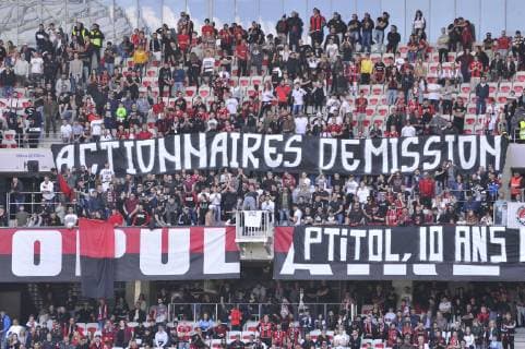 Supporters de l OGC Nice - banderole actionnaires demission FOOTBALL : OGC Nice vs EA Guingamp - Ligue 1 conforama - Nice - 28 04 2019 NorbertScanella Panoramic 
