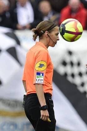 Stephanie Frappart - arbitre FOOTBALL : Amiens vs RC Strasbourg - Conforama Ligue1 - 28 04 2019 JBAutissier Panoramic 