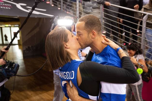 Bonn, Deutschland, 28.04.2019, Basketball Bundesliga, BBL, Telekom Baskets Bonn vs. Fraport Skyliners: Jennifer Lange, Andrej Mangold (Frankfurt) nach dem Spiel.