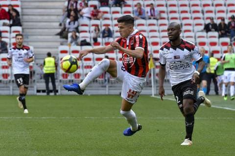 Youcef Atal (OGC Nice) - Jordan Ikoko (EA Guingamp) FOOTBALL : OGC Nice vs EA Guingamp - Ligue 1 conforama - Nice - 28 04 2019 NorbertScanella Panoramic 