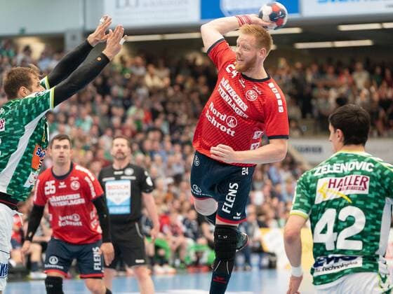 24 Jim Gottfridsson (SG Flensburg-Handewitt) gegen 44 Kresimir Kozina (Frisch Auf Göppingen), Frisch Auf Göppingen vs. SG Flensburg-Handewitt, 1. Bundesliga, Handball, Herren, 28.04.2019 Frisch Auf Göppingen vs. SG Flensburg-Handewitt, 1. Bundesliga, Handball, Herren, 28.04.2019 Göppingen Copyright: xEIBNER Michael_Schmidtx EP_MST