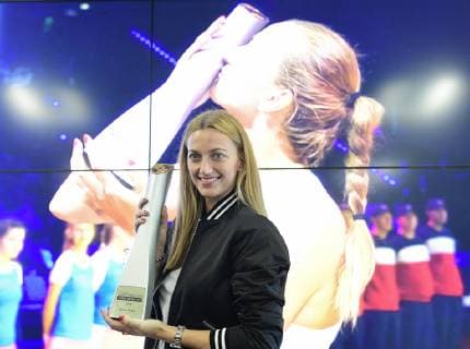Sport Bilder des Tages Czech tennis player Petra Kvitova poses for photographers in Prague, Czech Republic, April 29, 2019 and holds trophy for singles winner Porsche Tennis Grand Prix in Stuttgart. (CTKxPhoto RomanxVondrous) CTKPhotoP201904290611701  vnd 1