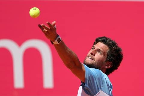 Sport Bilder des Tages April 29, 2019 - Estoril, Portugal - Pedro Sousa of Portugal serves a ball to Reilly Opelka of USA during the Millennium Estoril Open - Day 1 - ATP Tennis Herren 250 tennis tournament at the Clube de Tenis do Estoril in Estoril, Portugal on April 29, 2019. Estoril Open 2019 - Day 1  - ZUMAn230 20190429_zaa_n230_230 Copyright: xPedroxFiuzax